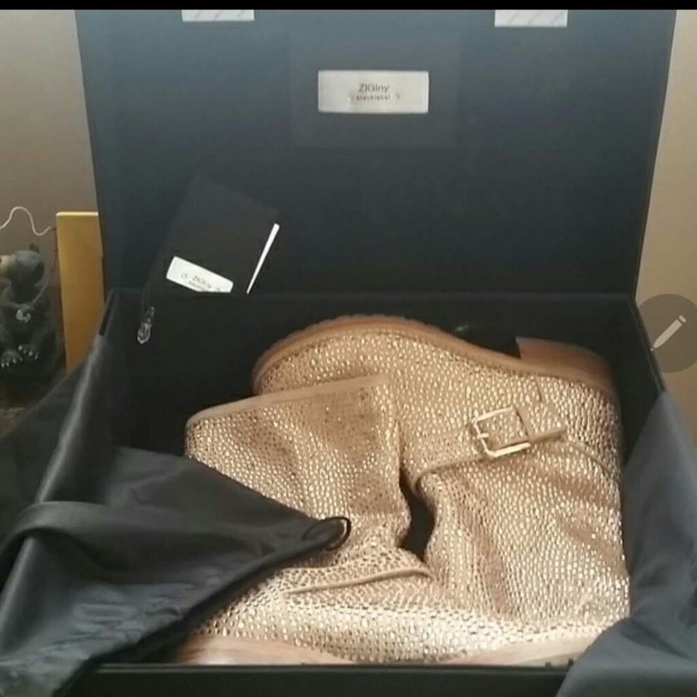 Gorgeous zigi NY Black label Swarovski crystal brand new never worn boots